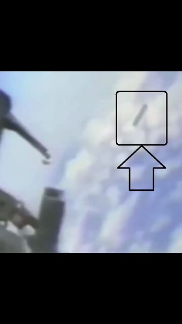 Fast moving CIGAR shaped UFO caught on camera of a SOVIET JET FIGHTER!!