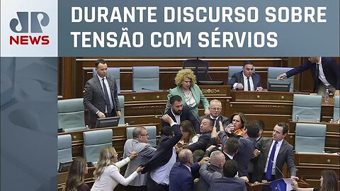 Parlamento do Kosovo tem dia de briga generalizada