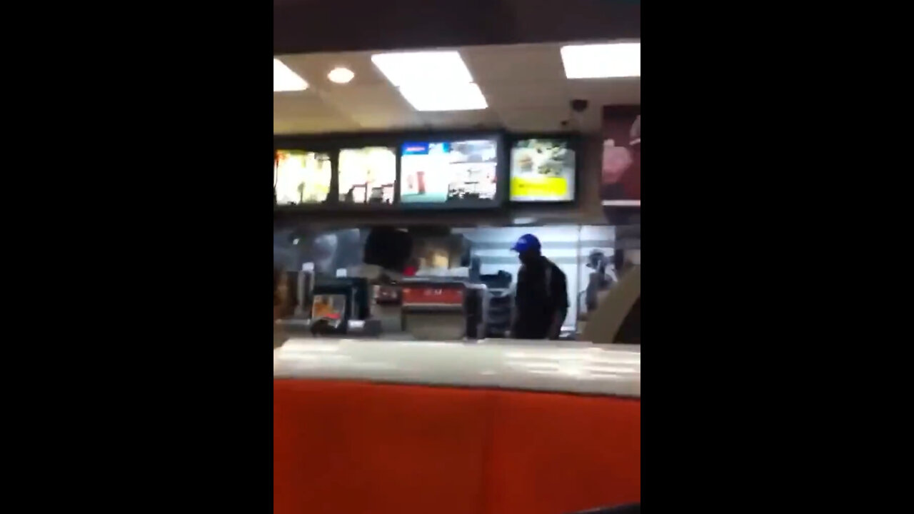 This Is How You Handle Someone Who Jumps The Counter