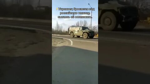 In Ukraine, man tries to stop war vehicles on the battlefield