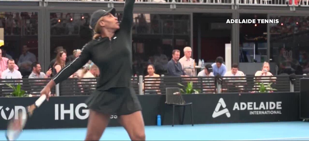 Australian Open kicks off with a mostly maskless crowd