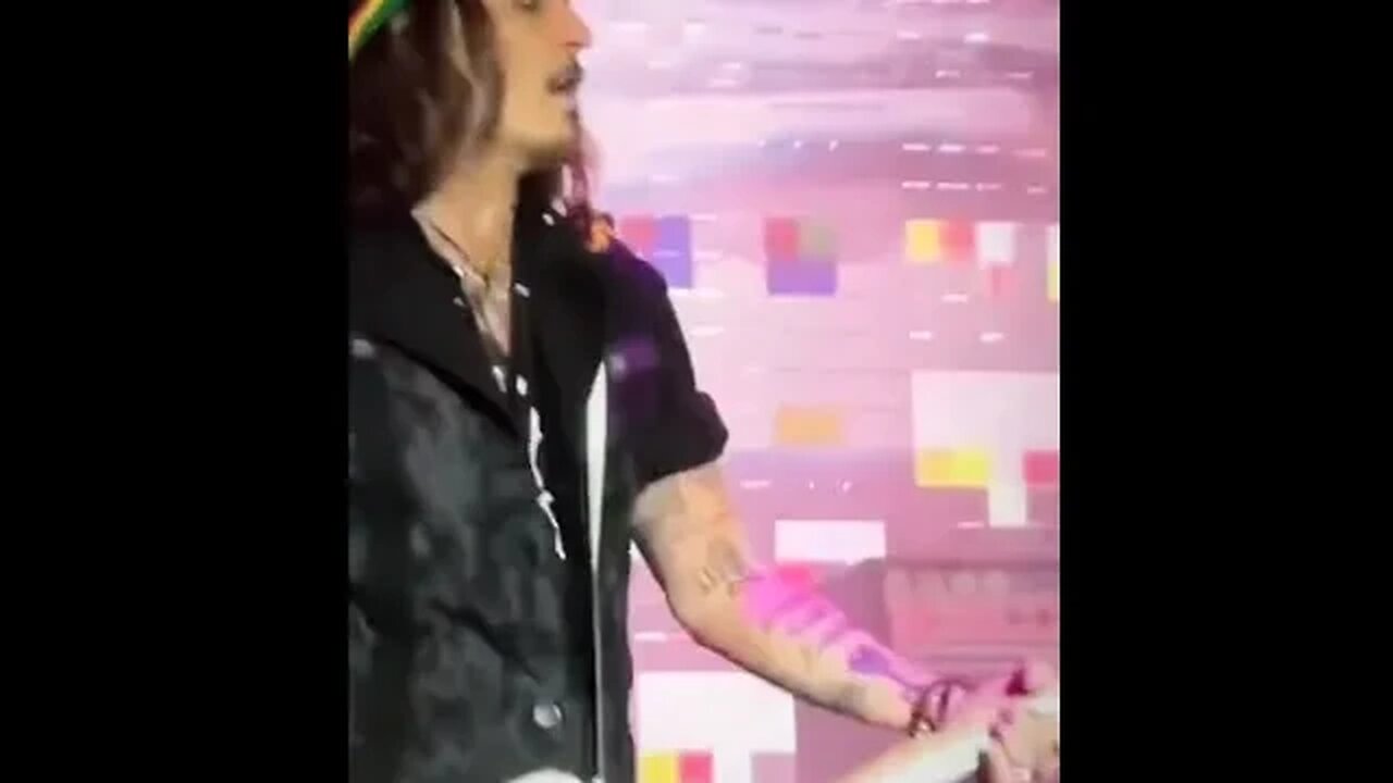 Johnny Depp sings a piece at guitar- what is he singing?