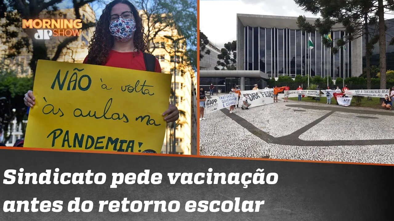 Professores protestam contra volta às aulas em SP