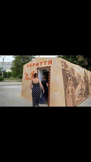 Ukraine: When bus stops become bomb shelters