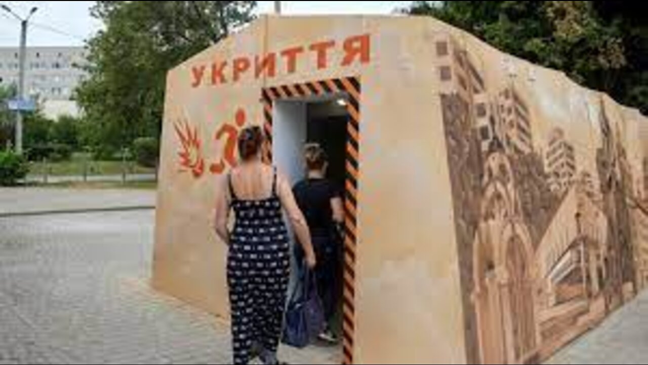 Ukraine: When bus stops become bomb shelters