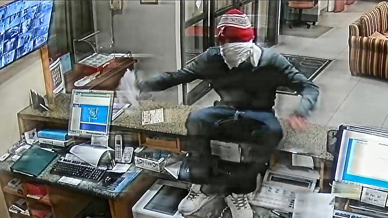 The Dumbest Robber Ever?