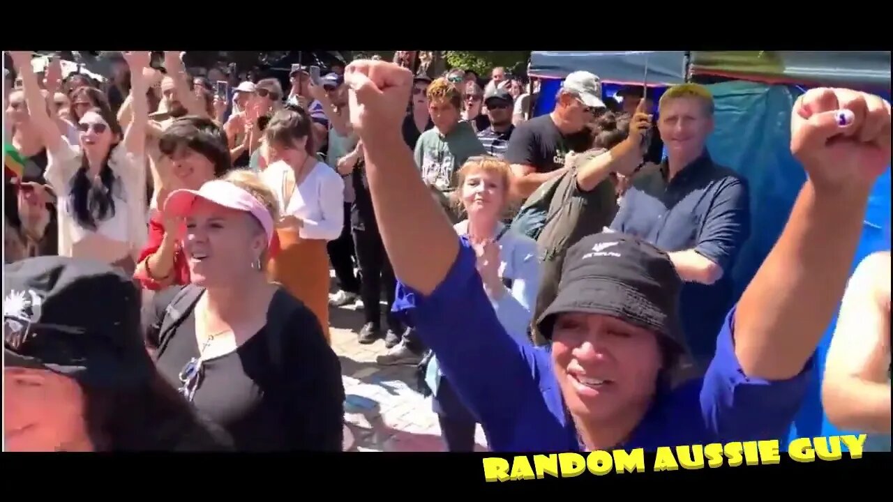 NAKED PROTESTER SPEAKS 🇳🇿 NEW ZEALAND 🇳🇿 - PEACE & LOVE - WELLINGTON NZ - PROTEST SPEECHES