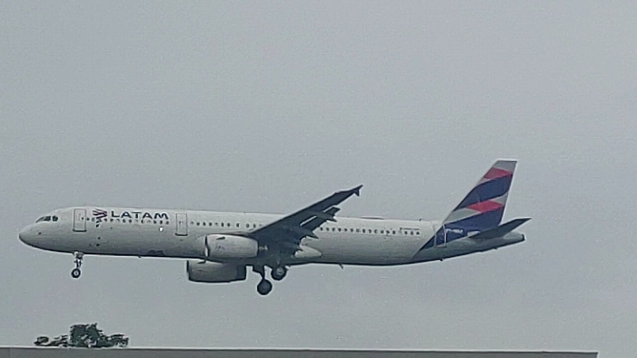 Airbus A321 PT-MXA coming from Guarulhos to Manaus