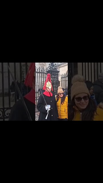 pose with the kings guard speed up #thekingsguard