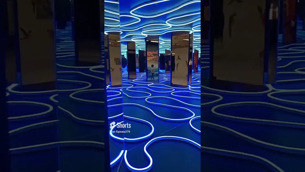 Ilusionismo com espelhos infinitos.