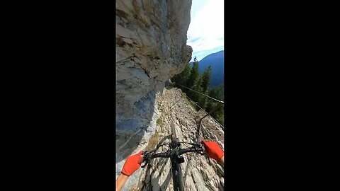 Riding next to a cliff edge 😱