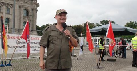 Rüdiger Hoffmann heizt der NATO ein Reichstag Berlin 27.08.2022