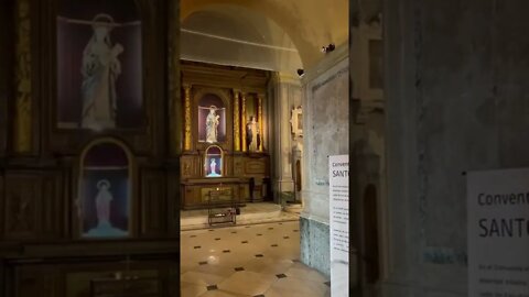 Olha essa igreja incrível na Argentina! Dia de missa! #igreja #igrejacatólica #argentina