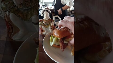 Henry 8 burger