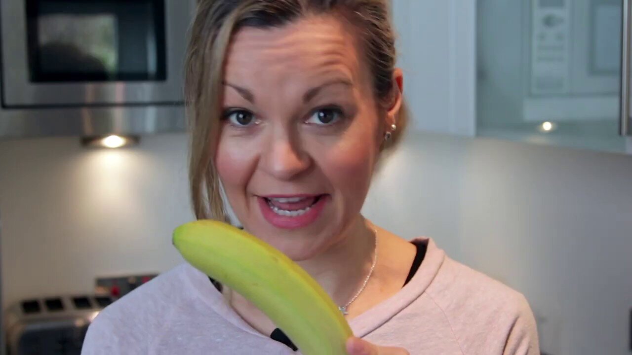 Why I'm eating banana skins for gut health - with smoothie recipe