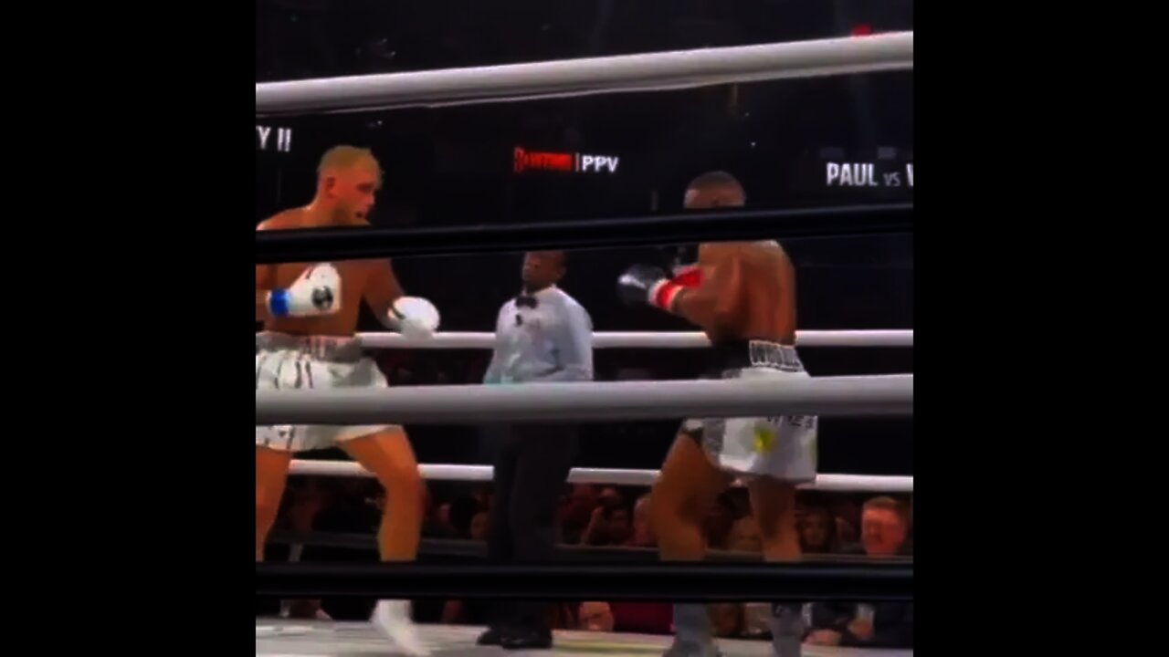 Jake Paul KO's Tyron Woodley