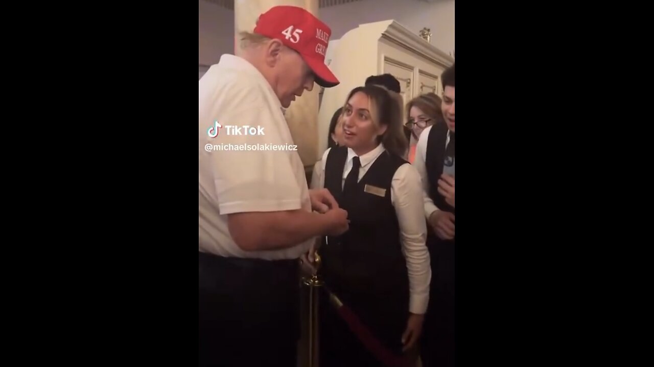 TRUMP❤️🇺🇸🥇GIVES GREAT TIPS HIS AMAZING STAFF💙🇺🇸🏰⛳️🏌️🏆⭐️