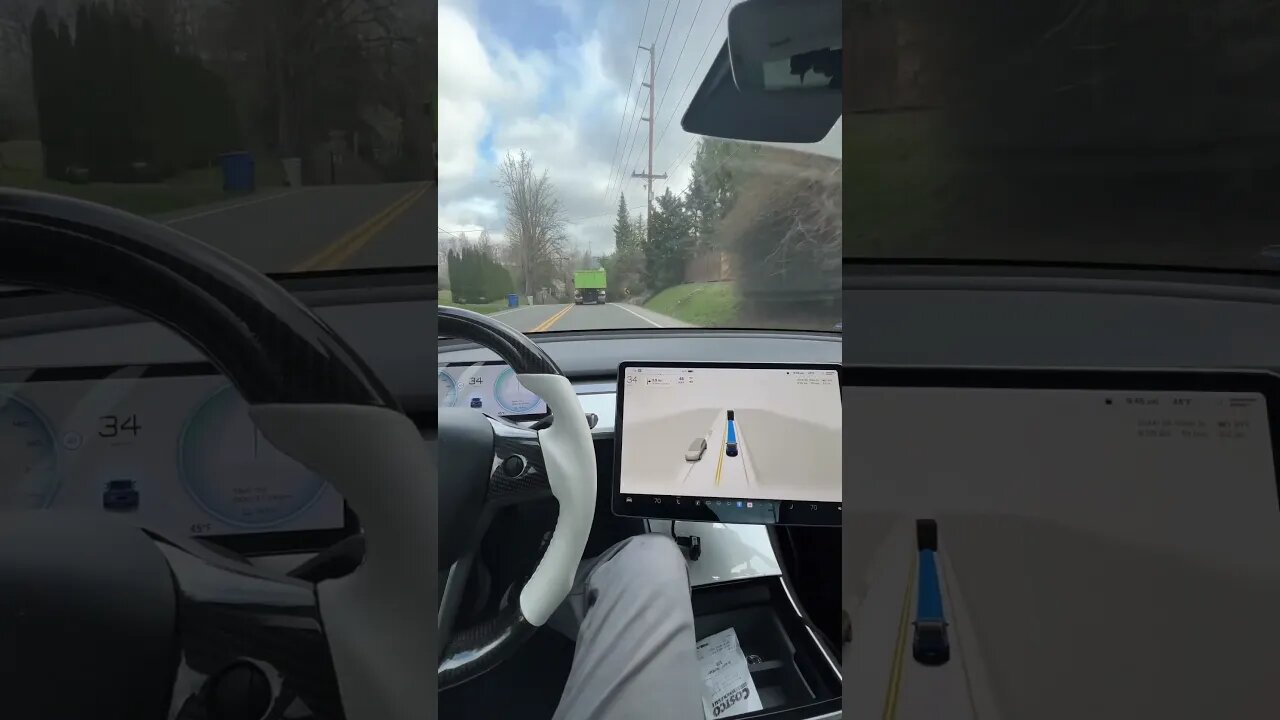 Tesla FSD V11 dodges garbage truck