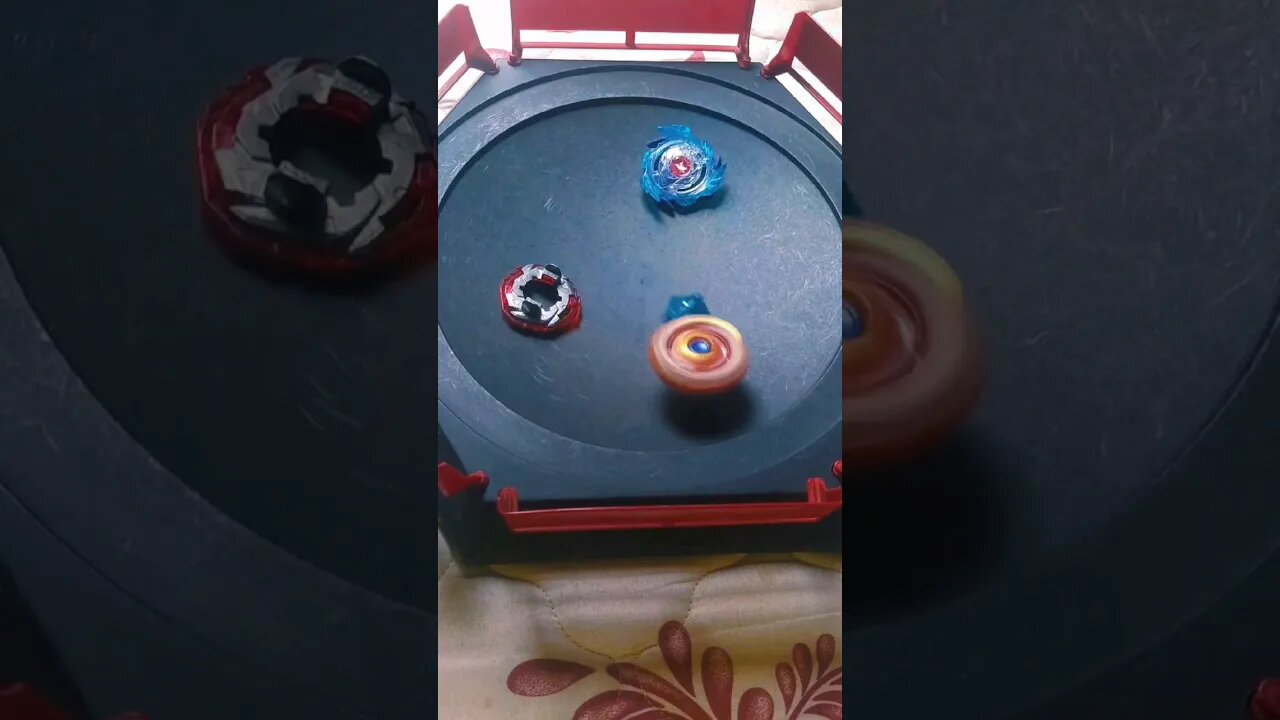 com apenas 1 ataque #batalhadebeyblade #beybladeburst #beyblade