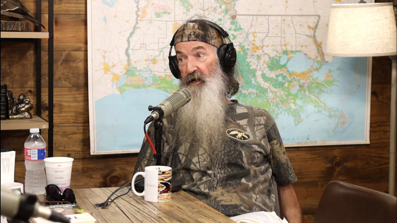 Miss Kay Doesn’t Want Phil to Remarry and Why Hitchhikers Are Scared of Jase | Ep 292
