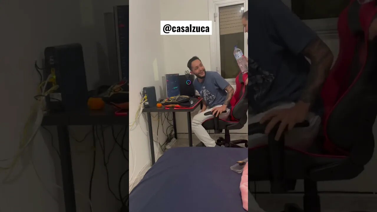 Ela tá tão engraçadinha…