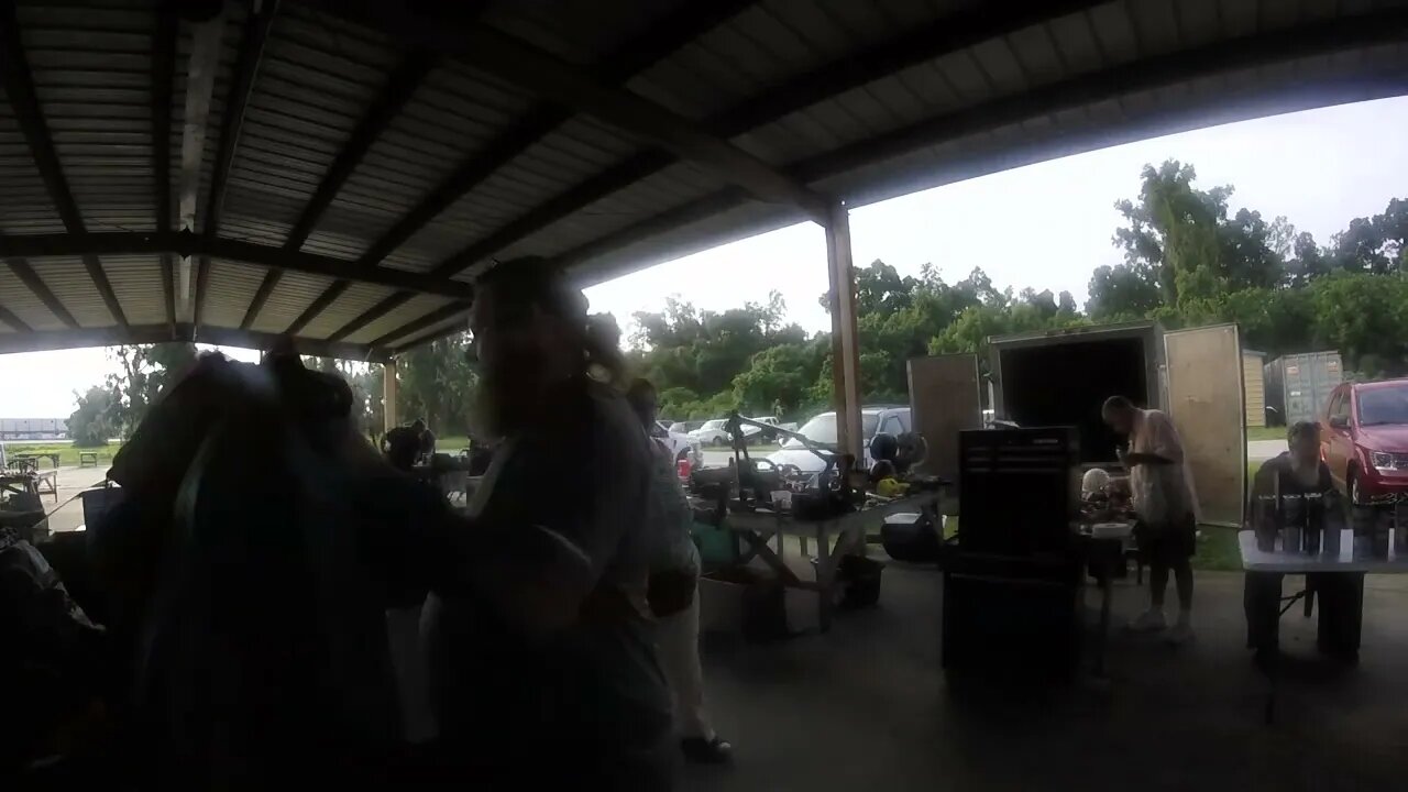 storage smashers of florida its sunday at the fleamarket and music SUBSCRIBE please