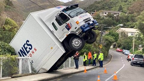 Top 10 Extreme Dangerous Idiots Truck Fails Compilation 2021 ! Crazy Heavy Equipment Drive skills