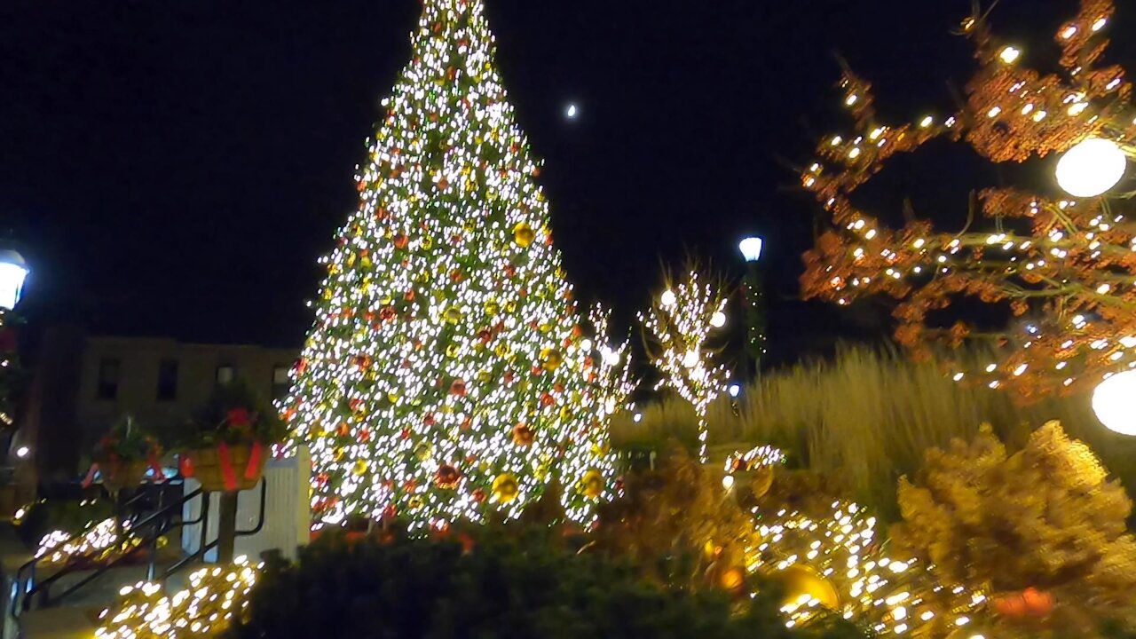 2020 CHRISTMAS LIGHTS!! DOWNTOWN WEST BEND, WISCONSIN.