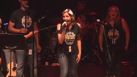 23ABC's Leah Pezzetti sings "Twist and Shout" at the Media Music Jam 2017