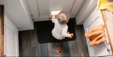 Mistero dei giocattoli scomparsi: guarda dove li nascondeva la bimba!