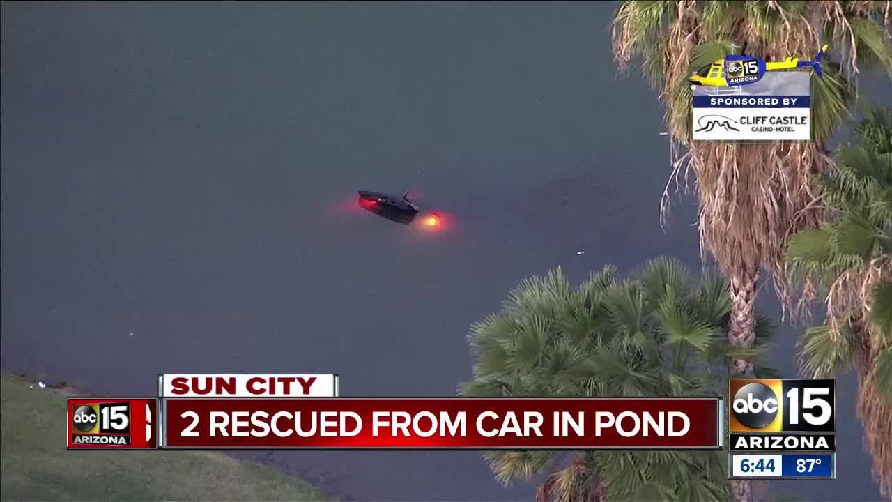 2 rescued from car in pond in Sun City