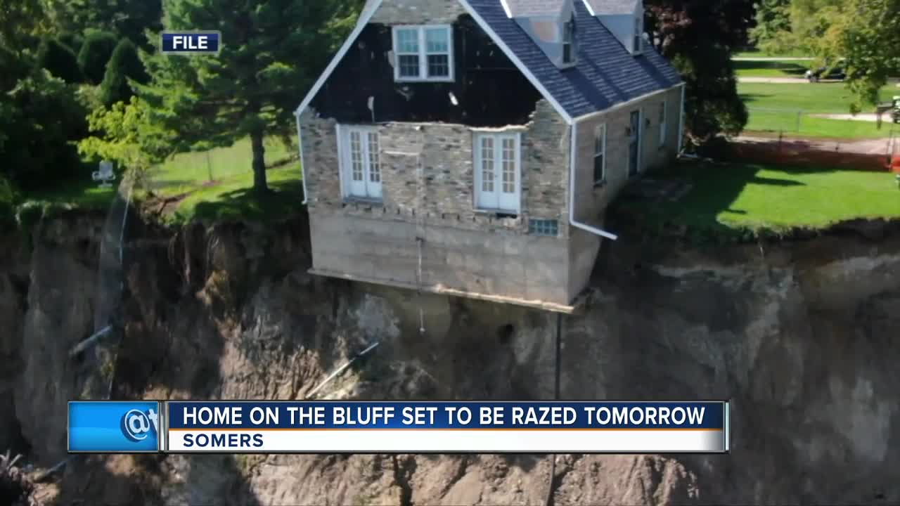 Somers home teetering on Lake Michigan cliff to be torn down