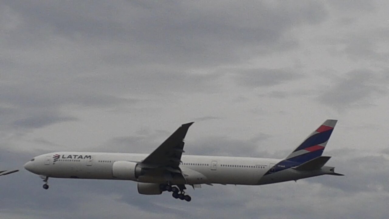 Planespotting no Posto de combustíveis da Atem na Avenida do Turismo em 05/06/2022