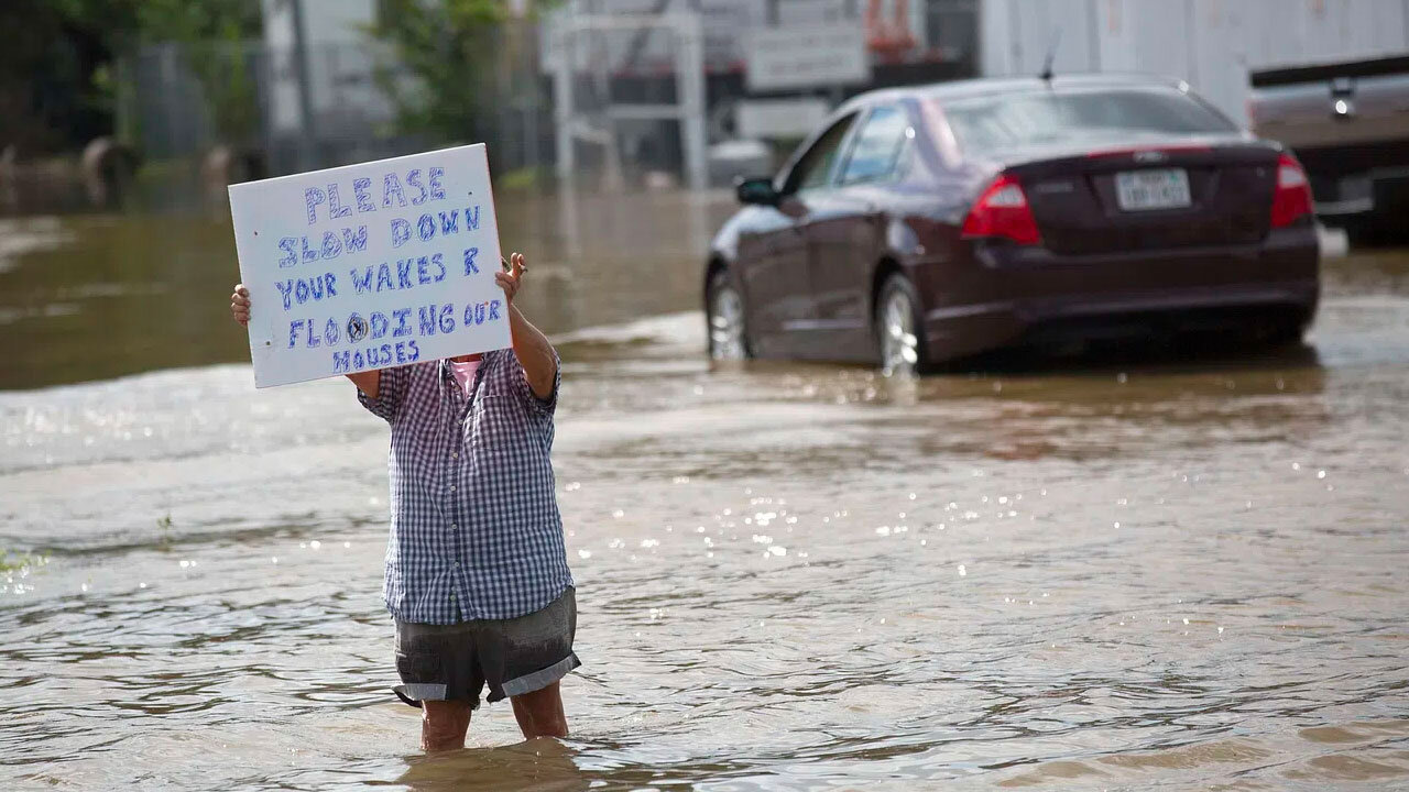 KTF News - California storms kill three people as 38 MILLION remain under flood alerts