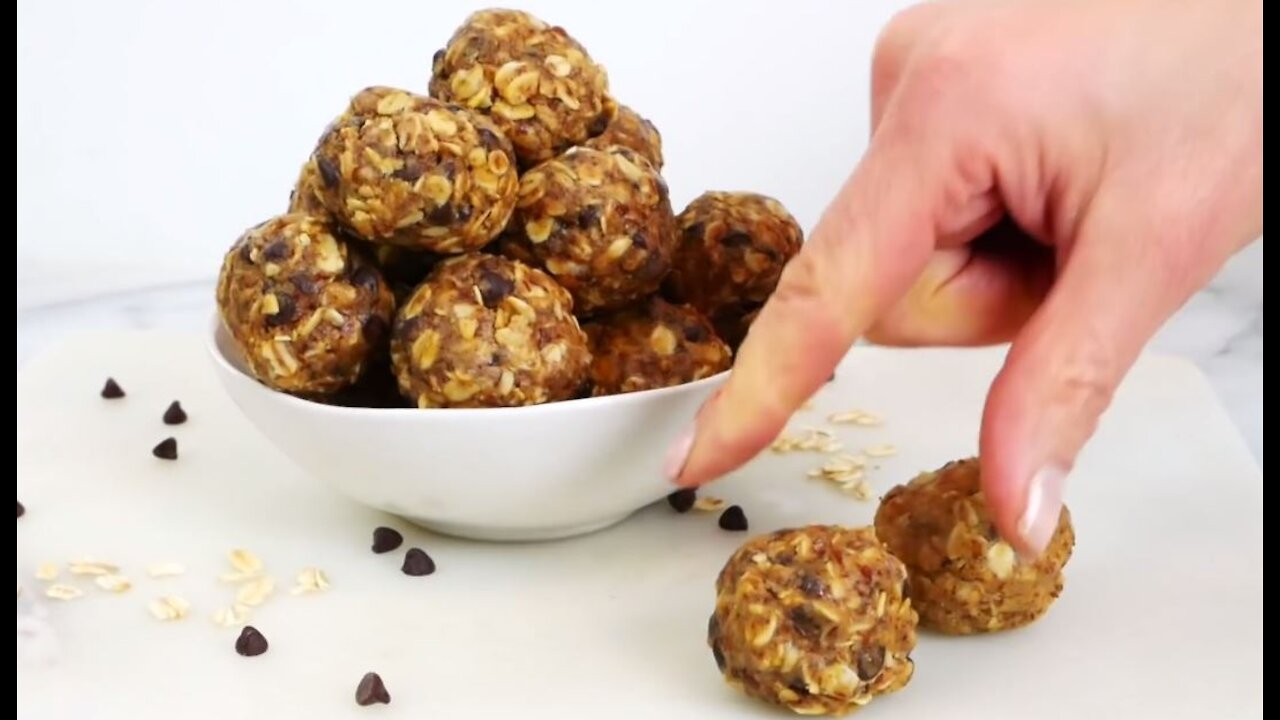 NO-BAKE OATMEAL ENERGY KETO BALLS just 6 ingredients