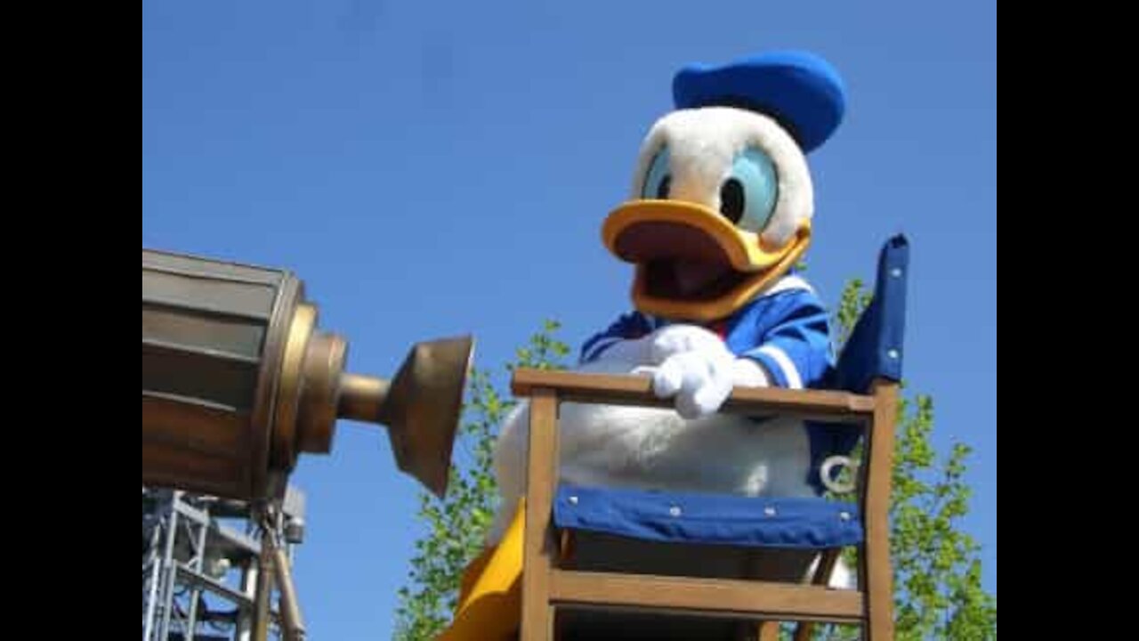 Como o Pato Donald atende o telefone!