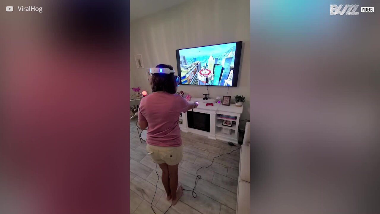 Mulher entra em pânico com realidade virtual