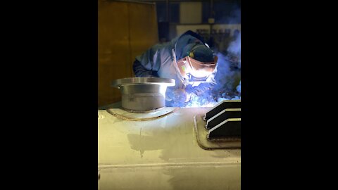 Cool look of a korean welder(co2 welding)