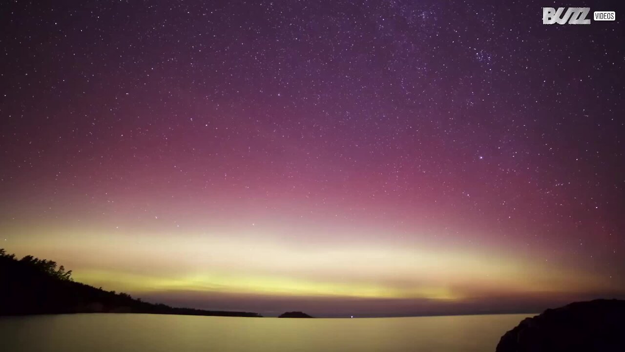 Cette vidéo accélérée la beauté des aurores boréales