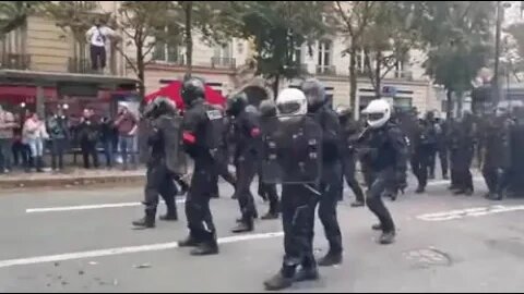 FRENCH RIOT POLICE TODAY when faced with protesters... Embodying the French spirit