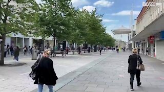 Reabertura de loja de roupa prova filas intermináveis!