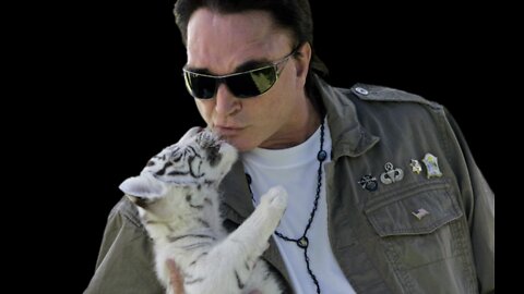 Las Vegas remembers legendary Siegfried & Roy magician Roy Horn