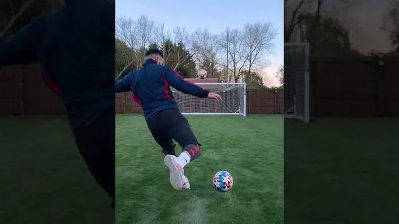 EPIC DOUBLE CROSSBAR SHOT 🔥🔥 *RECEBA!* #Shorts | Jeremy Lynch