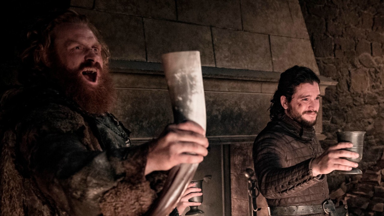 Game of Thrones BTS Pic shows Gendry & Tormund playing nintendo switch