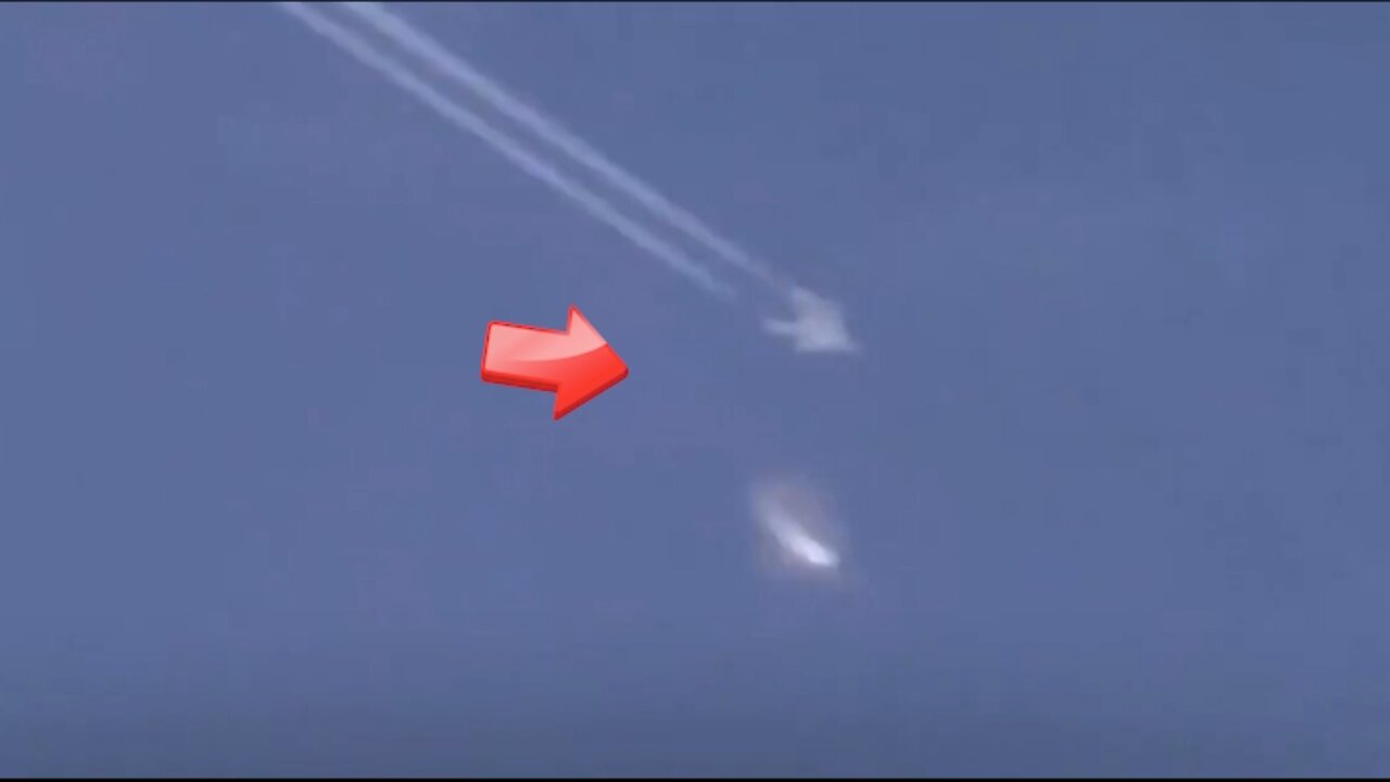 Chemtrails on aircraft and UFOs trying to stop them [Space]