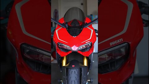 Zero Gravity vs WRS windscreen on Panigale 1199 #ducati #panigale #wrs #shorts