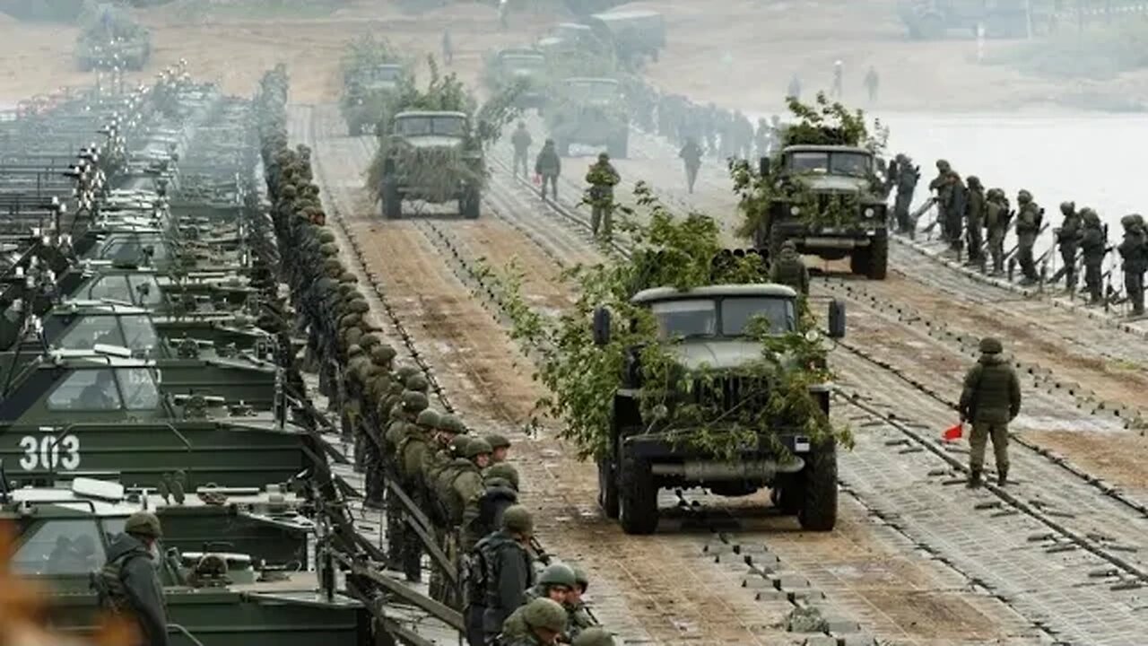 Russian Soldiers: Build Floating Pontoon Bridge