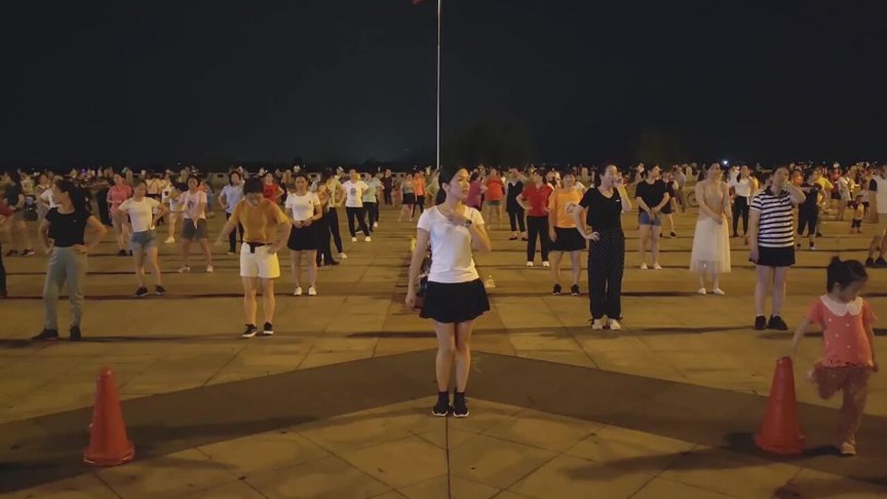 全民广场舞《情歌2019》，舞步简单好学，每天坚持跳，精气神~【順能炫舞團】