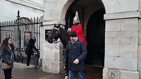 The kings guard shouts at tourist get off the reins #london