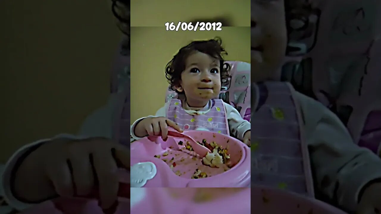 Letícia com 1 ano e 4 meses comendo